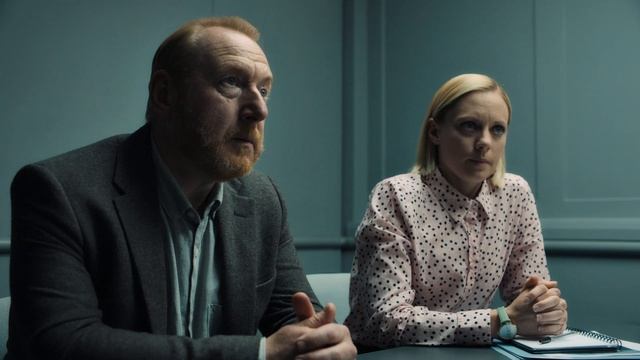 Детективы из Челси 1 сезон 3 серия «Кроткий великан» (сериал, 2022)