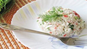 Рисовый гарнир с крабовыми палочками