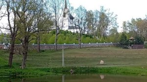 Пруд у Святогорского монастыря