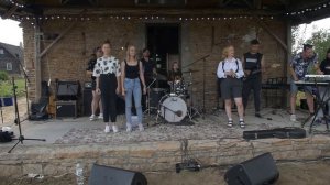 За гаражами