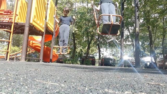 качаемся на качели стоя 2024