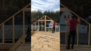 собираем второй фронтон каркасного дома.