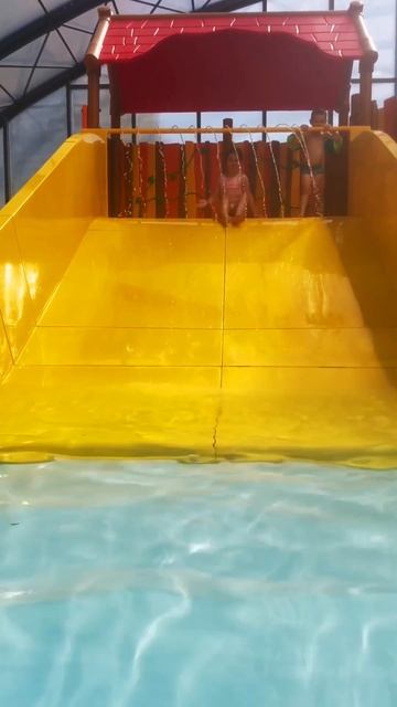 Аквапарк.Лето это супер #super #summer #life #children #trendingshorts #shorts смотреть онлайн