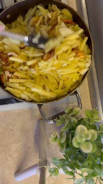 Жареный картофель 💫🤌 #shorts #рецепт #рецепты #вкусно #е? смотреть онлайн