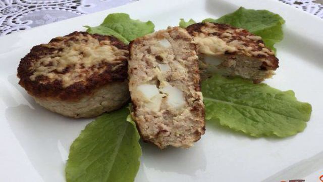 Котлеты с яйцом и сыром