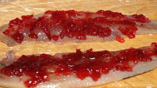 Рольмопсы с клюквенным соусом