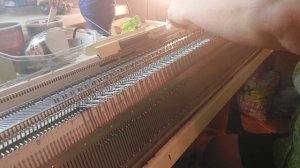 шапка#.справится любой на #двухфонтурной# вязальной машине.промышленной резинкой.