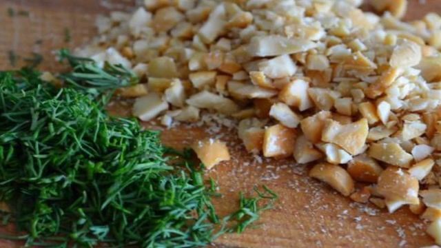 Овощной салат с орешками кешью