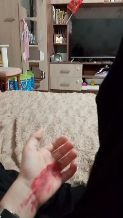 порезался об гвоздь
