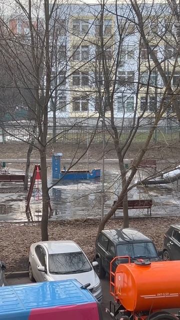 MSK 20250131 чистка детской площадки. Это вам не метелкой ма