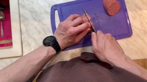 Колбаса не крошится — нарезаем как профи | Удобный способ для всех видов | EverydayKitchenChat