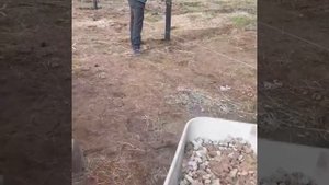 Монтаж винтовых 108 мм свай под каркасный дом