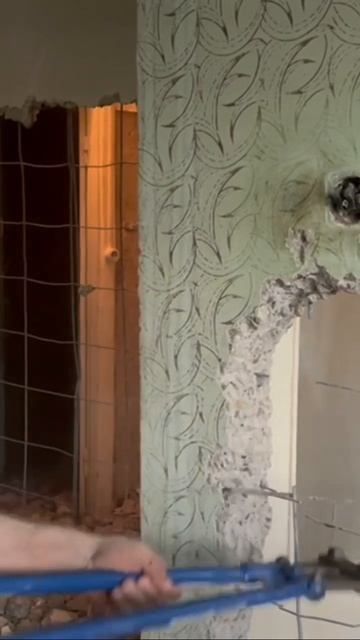 Резка сетки с ножницами по металлу. Для связи: 📌 WhatsApp? смотреть онлайн