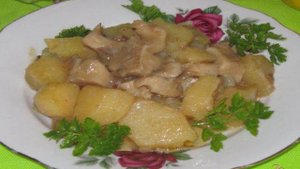 Вешенки запеченные с картофелем в горшочке