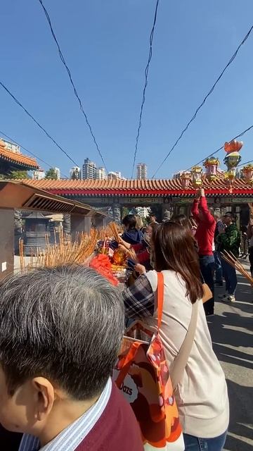 Гонконг. Храм и подношения #hongkong #travel #гонконг #храм #тр? смотреть онлайн