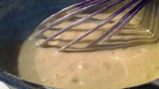Пышные оладьи с изюмом
