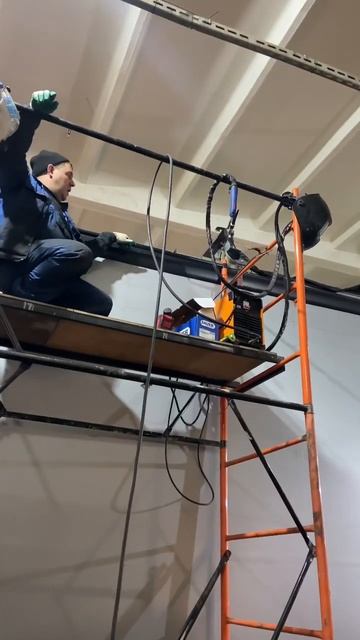 Аргоновая сварка рельс полуприцепов #дальнобой #полуп смотреть онлайн