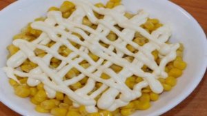 Куриный салат с кукурузой и огурцами