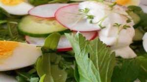 Весенний салат с редисом