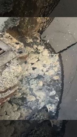 ЯМА СТАЛА БОЛЬШЕ: видео с места провала на пересечении улиц Фридриха Энгельса и Плехановской.