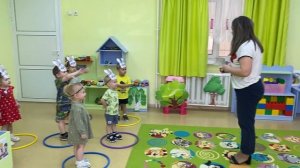 Подвижная игра «Зайцы на прогулке»