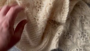 Асимметричная шаль спицами Пушистое облачко