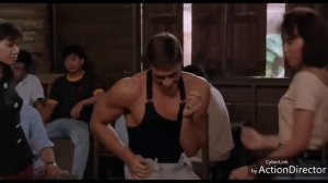 Ван Дам танцует под песню остановите Вите надо выйти