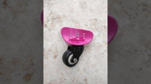 Ремонт колес на чемодане с использованием металличес?