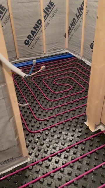 Теплый пол в каркасном доме 🏠 #каркасныйдомподключ #к смотреть онлайн