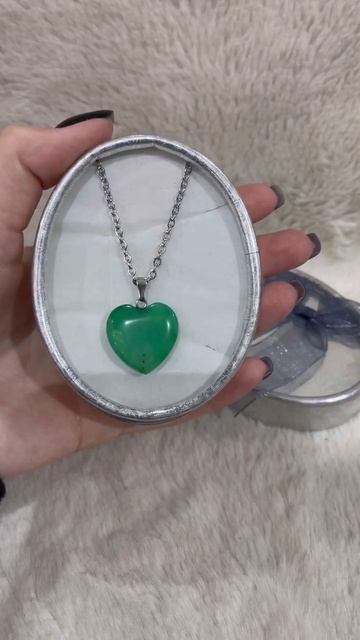 Серце з натурального Хризопразу на витонченому ланцю? смотреть онлайн
