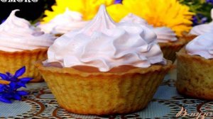 Корзиночки с яблочным пюре и белковым кремом