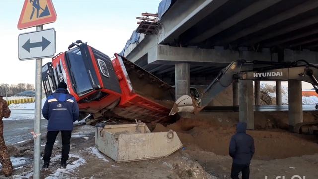 Самосвал 50 тонн упал на бок. Операция по спасению. смотреть онлайн