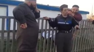 Прикол Чеченская бабушка знает свое дело.