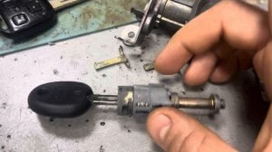 Нарезка ключа Toyota по личинки багажника