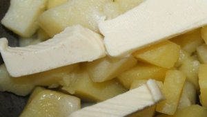 Картофельное пюре с плавленным сыром и сливочным маслом