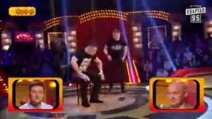 Такого Вы еще не видели на Рассмеши комика - стрижка на сцене! | ЖЕСТЬ