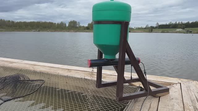 Профессиональная шнековая кормушка для рыбоводства российского производства