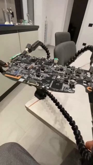 Держатель плат для пайки, третья рука #третьярука #пай смотреть онлайн