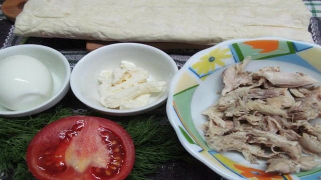 Рулет из лаваша с начинкой из куриного паштета