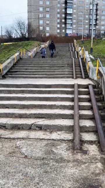 Мурманск - это город лестниц и вечных подъемов!#мурман? смотреть онлайн