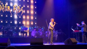 Фрагмент выступления Матвея Диденко на Music star kids с песней Moondance под оркестр