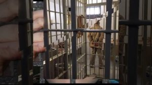 Я парнишка седой мне 17 посадили в тюрьму