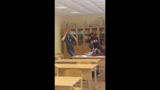 (2) Четкий хардбасс в школе на уроке смотреть онлайн