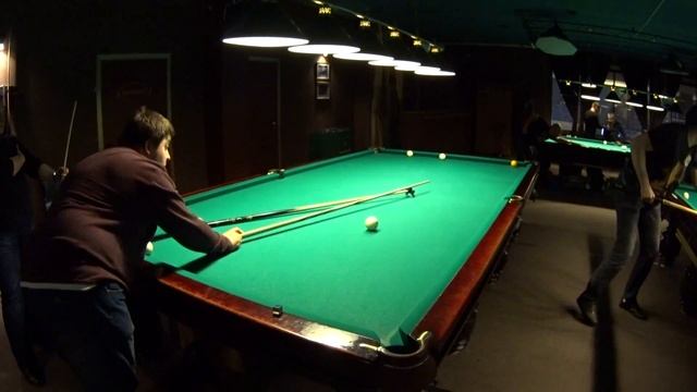 Точный удар чужого шара при помощи машинки в исполнении Олега смотреть онлайн