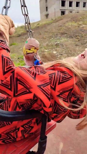 Крутые качели😆 лайк если любишь качаться #качели