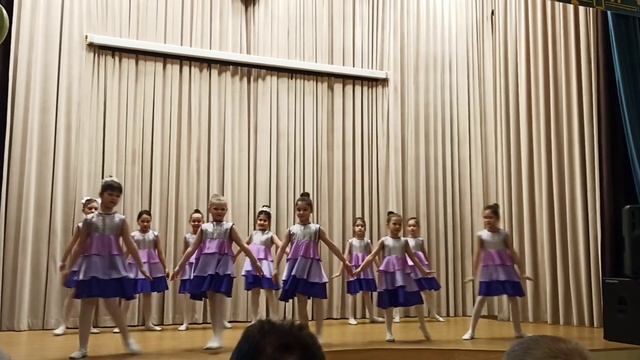 Алиса танцует 23.02.24. смотреть онлайн