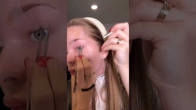 Наращивание ресниц самой себе в домашних условиях 👀
