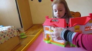 Беленький зайчик и супер домик))