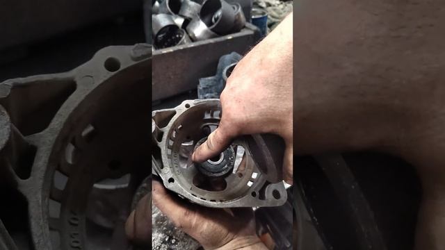 Один момент как правильно вытащить передний подшипни? смотреть онлайн