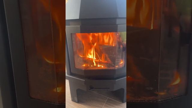 Печь-камин Мюнхен компакт на веранде.